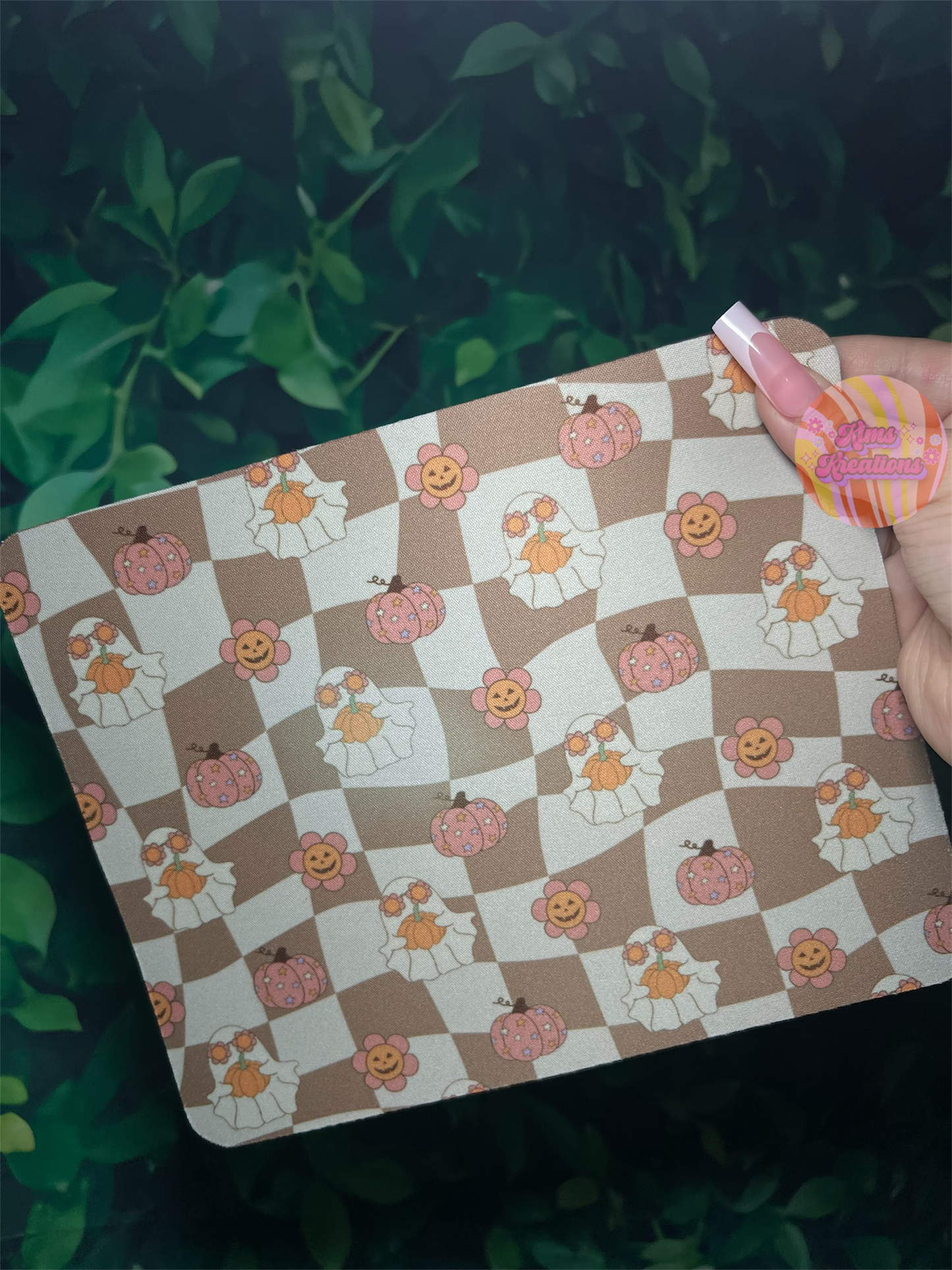 Groovy Ghost Desk Essentias